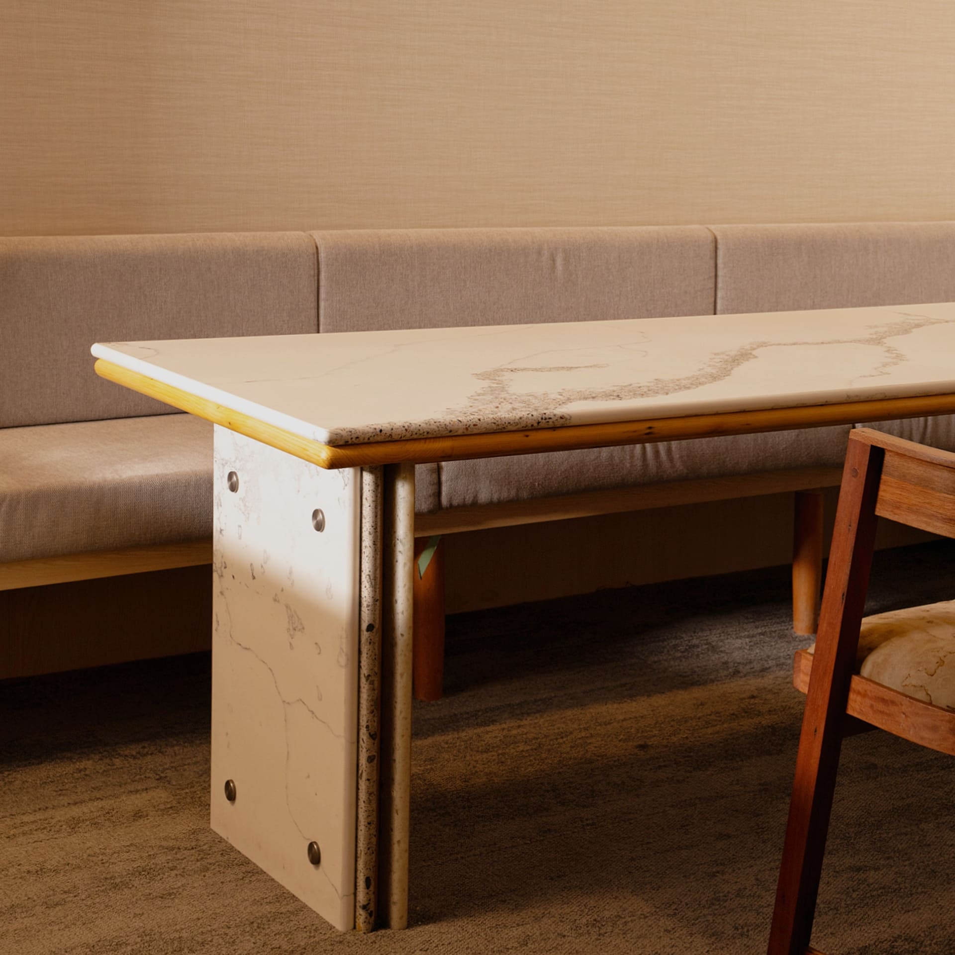 蘊藏三種靈魂的長桌